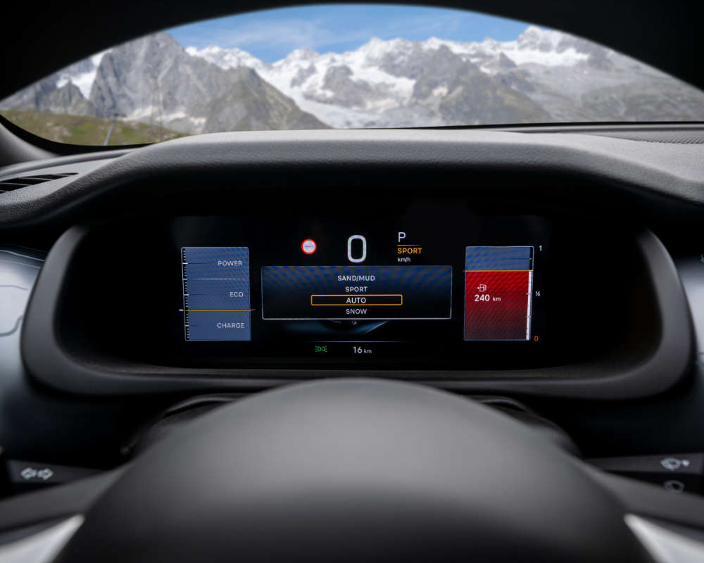 Jeep Avenger 4xe The North Face, радіаторна решітка з сімома прорізами