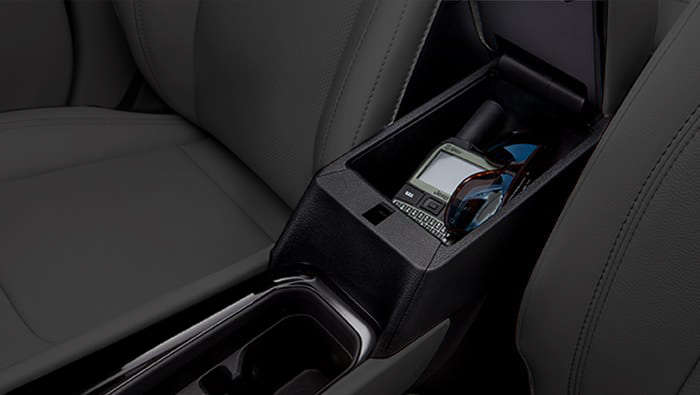 Jeep Compass, кришка підлокітника піднята